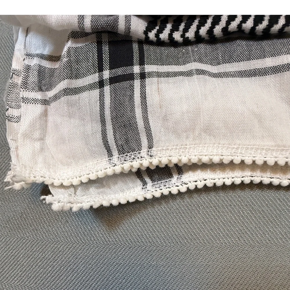 Unbranded Black White Keffiyeh Scarf Shemagh Desert Wrap Pom Pom 48x24.5 2247